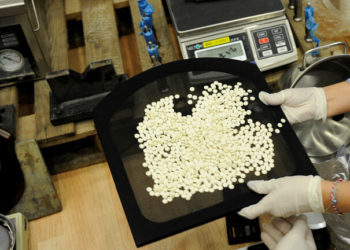 الجمارك السعودية تضبط أكثر من مليوني حبة (كبتاغون) مخدرة ..(فيديو)