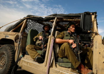 الجيش الإسرائيلي يستهدف بالخطأ سيارة مدنيين في غور الأردن