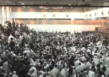 مقتل شخصين على الأقل وإصابة العشرات بانهيار مدرج داخل كنيس يهودي غرب القدس