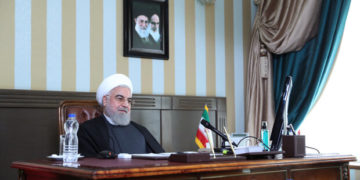 روحاني يصف مشروع ربط شبكة السكك الحديد بين إيران والعراق بالـ (مهم والحيوي)