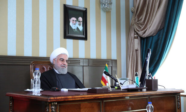 روحاني يصف مشروع ربط شبكة السكك الحديد بين إيران والعراق بالـ (مهم والحيوي)