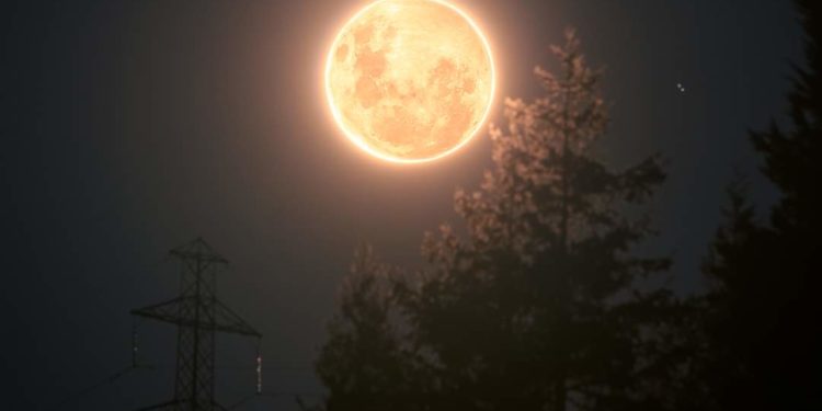 خسوف كلي للقمر وظاهرة العملاق تعود