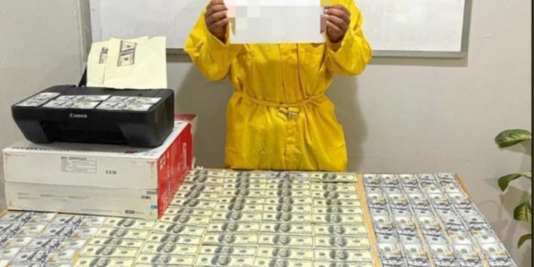 القبض على متهم يتاجر بالعملة المزيفة في كركوك