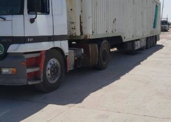 المنافذ تعيد شحنة مواد غذائية إلى الجانب السوري لمخالفتها القوانين