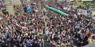 متظاهرو ساحـة التحرير يؤكدون دعمهم للشعب الفلسطيني في الدفاع عن ارضه (صور)