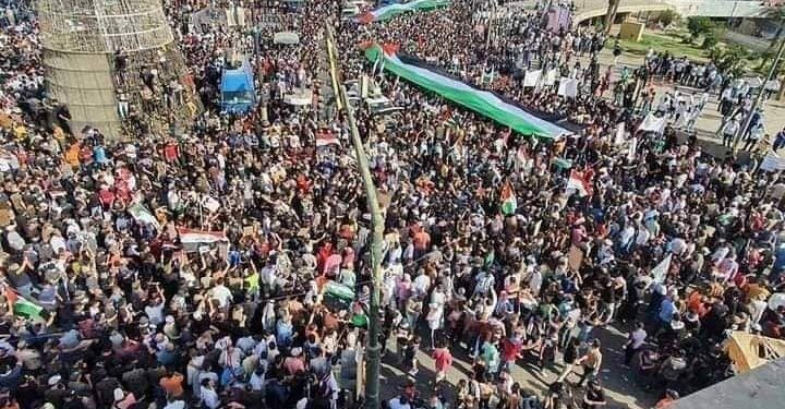 متظاهرو ساحـة التحرير يؤكدون دعمهم للشعب الفلسطيني في الدفاع عن ارضه (صور)