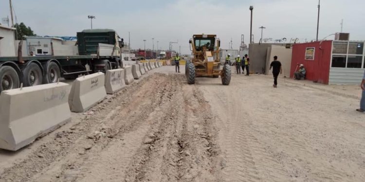 انجاز تأهيل طريق حيوي في ميناء ام قصر الشمالي