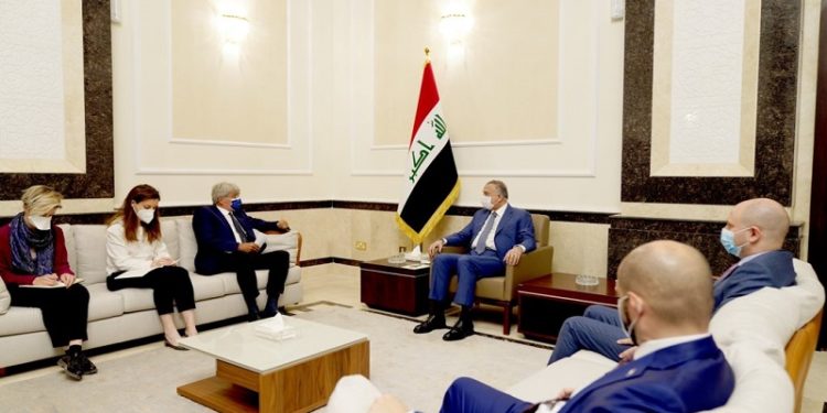 الكاظمي و السفير الفرنسي يبحثان التعاون المشترك والاستثمار