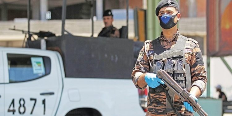 المستثمر الفرنسي محتجز لدى القوات الأمنية