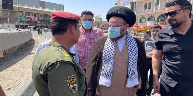 بدء توافد المتضامنين الى ساحة التحرير للمشاركة بالوقفة مع فلسطين (صور)