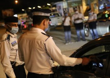 حقوق الإنسان تطالب بإلغاء “الغرامات المرورية” لخرق حظر التجوال