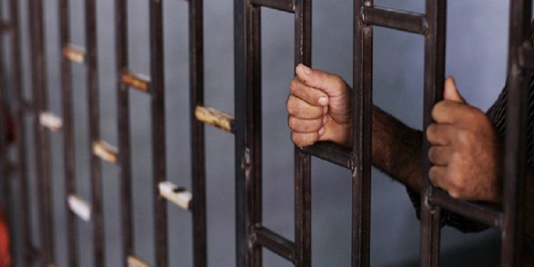 توجيه حكومي بنقل سجناء خطرين في الموصل إلى سجون “محكمة”