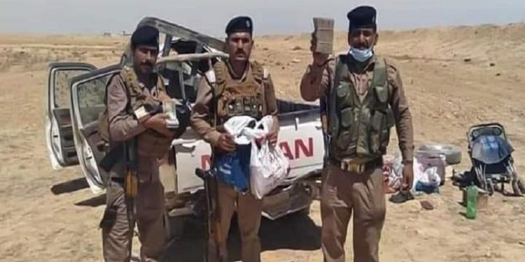 العثور على مبلغ كبير من قبل مفرزة امنية يعود لمواطن انقلبت سيارته في الأنبار