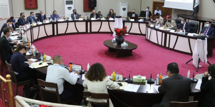 فريق عمل إعادة الاستقرار في العراق يزور كركوك ويجتمع بالمحافظ