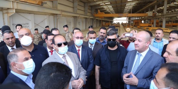 وزير النقل يصل إلى المثنى ويلتقي بالمحافظ