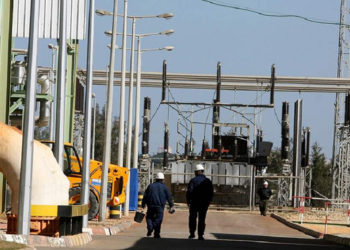 وزير الكهرباء يقدم مقترحات تتعلق (بالديون والغاز) الى ايران