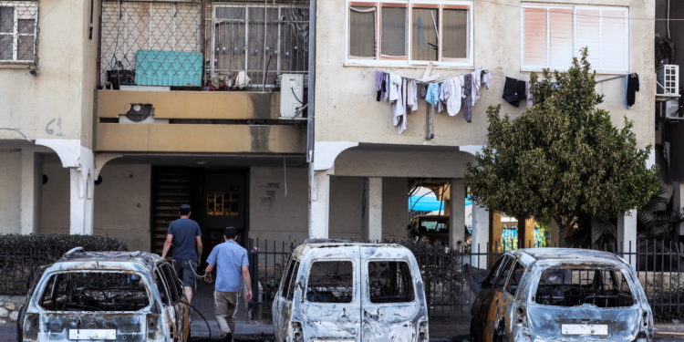 وصول المئات من عناصر حرس الحدود إلى المدن العربية بإسرائيل وفرض حالة الطوارئ في اللد