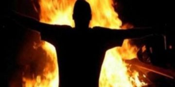اخر فيديو للاجئ إيراني يضرم النار في جسده أمام مقر الأمم المتحدة في أربيل