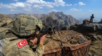 اشتباكات عنيفة بين الجيش التركي ومقاتلين أكراد في دهوك