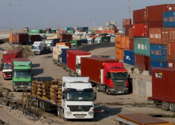 توقف اكثر من 3 آلاف شاحنة في ميناء ام قصر
