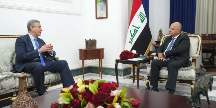 وفد من البنك الدولي يجري مباحثات مع رئيس الجمهورية في بغداد