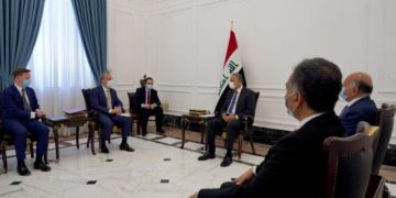 الكاظمي يلتقي وزير الخارجية البريطاني والبحث في (5 قضايا بضمنها توفير بيئة لعمل الشركات الأجنبية)