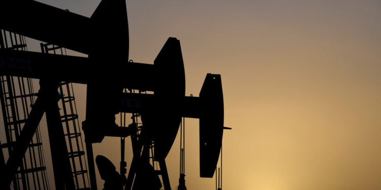 اصدار كتاب حول أسرار عقود النفط المثيرة للجدل في العراق