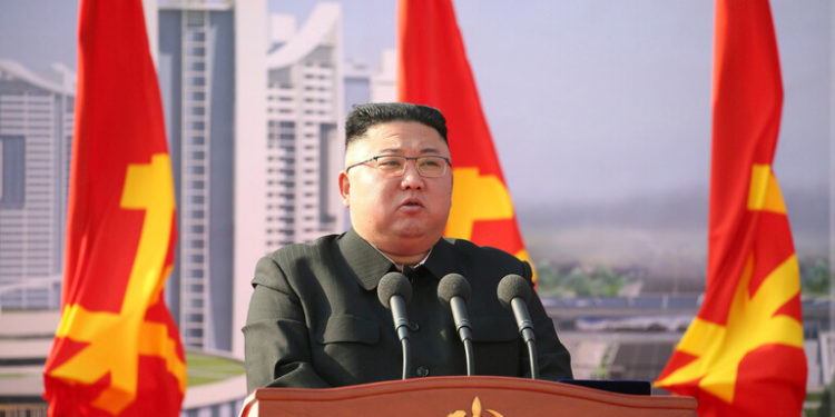 الزعيم الكوري الشمالي في (أول ظهور) علني له منذ شهر