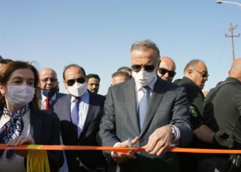 الكاظمي يفتتح الجسر الكونكريتي في ذي قار