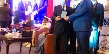 وزير النقل المصري يكرم (شركة موانئ العراق) بدرع الابداع والتميز ,بحضور قيادات النقل البحري في العالم,