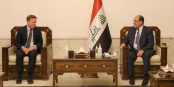 المالكي يلتقي  بسفير (المملكة المتحدة) ويؤكد اهمية إجراء الإنتخابات في موعدها المحدد