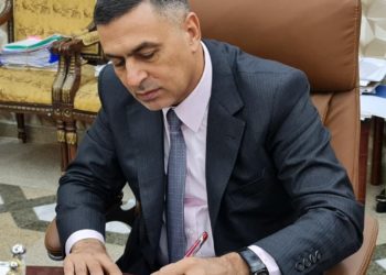 محافظ البصرة يطالب وزارة المالية بتفعيل “صندوق البترو دولار”