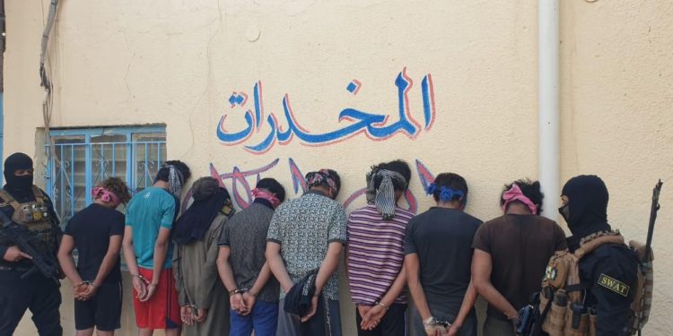 القبض على( 8 ) متهمين بتجارة وتعاطي المخدرات في ميسان