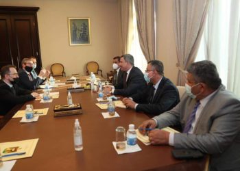 وزير النفط يناقش مع “السفير الروسي ” تعزيز التعاون المشترك بين البلدين