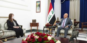 رئيس الجمهورية يبحث مع وزيرة الإعمار الخطط الاستراتيجية لتأهيل البنى التحتية للمناطق المدمرة