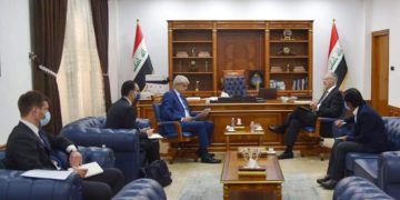 العراق وفرنسا يبحثان التعاون في مجال “الاستثمار وتسهيل عمل الشركات”