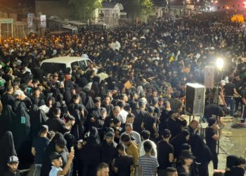 صور تجمع مسيرة الشموع في محيط (ضريح المرجع الصدر الثاني)