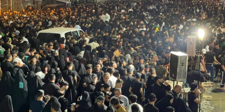 صور تجمع مسيرة الشموع في محيط (ضريح المرجع الصدر الثاني)