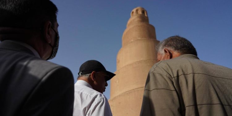 الكاظمي يزور “الملوية” ويوجه بالعناية بمختلف جوانب السياحة في محافظة صلاح الدين