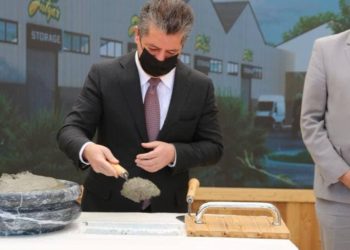 مسرور برزاني يضع حجر أساس مشروع إنتاجي جديد في دهوك (صور)