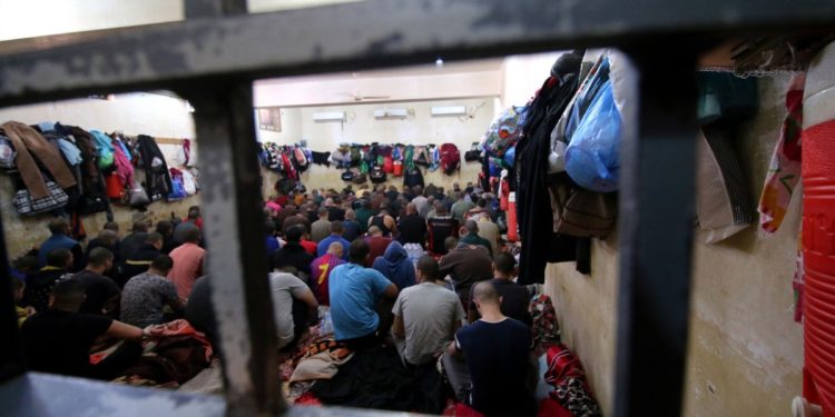 المخدرات في العراق …. عجز حكومي و ارتفاع بنسبة متعاطيها