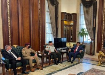 وزير الدفاع يستقبل رئيس أركان الجيش الأردني في بغداد