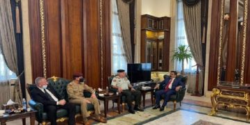 وزير الدفاع يستقبل رئيس أركان الجيش الأردني في بغداد