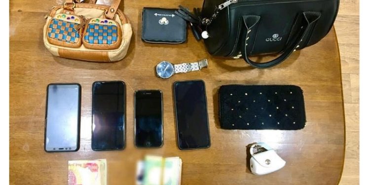 اعتقال رجل وزوجته وابنته بتهمة سرقة (حقائب النساء) في أربيل