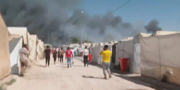 الدفاع المدني .. 400 خيمة احترقت بمخيم شاريا في دهوك