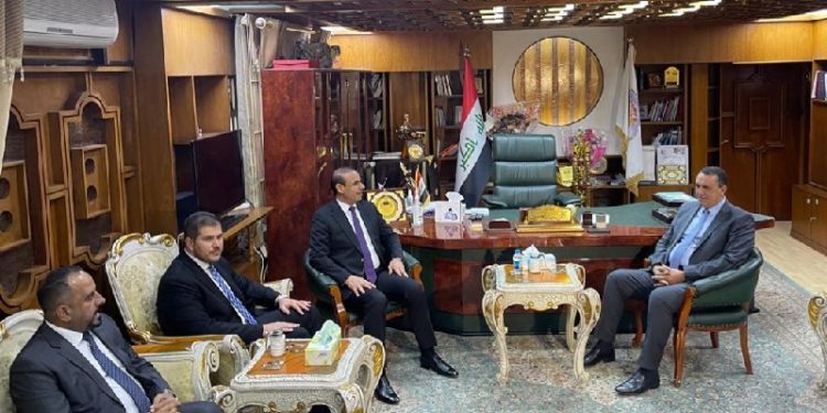 وزير العمل يصل إلى كركوك ويجتمع بالمحافظ