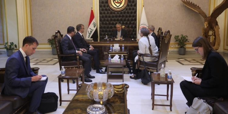 اجتماع في مكتب رئيس جهاز الأمن الوطني لمناقشة استعدادات فتح (سفارة سويسرا) في بغداد