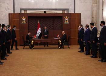 بحضور الكاظمي … التوقيع على مشروع إعادة تاهيل مطار الناصرية الدولي