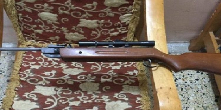 إصابة طفل بعمر 3 سنوات بإطلاقة من بندقية والده