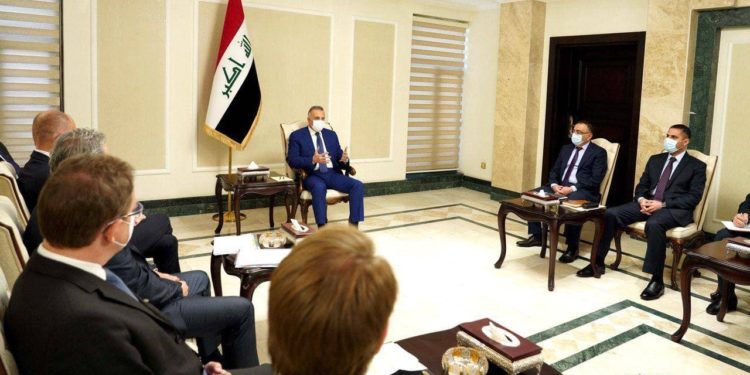 الكاظمي يحث شركة سيمنس على تجاوز (مواضع التلكؤ) لاستكمال المرحلة الاولى من الاتفاق مع العراق